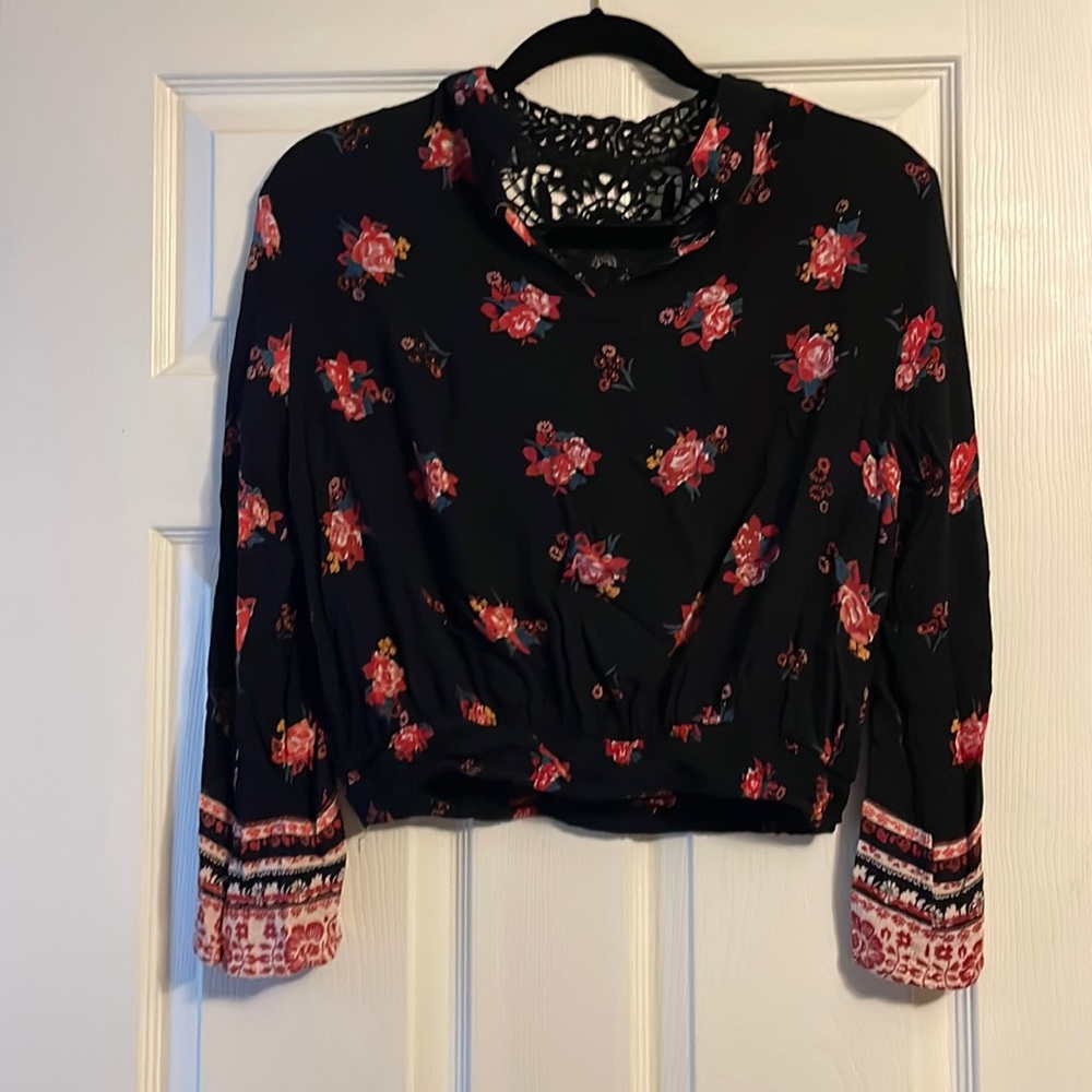 Cute mid crop shirt